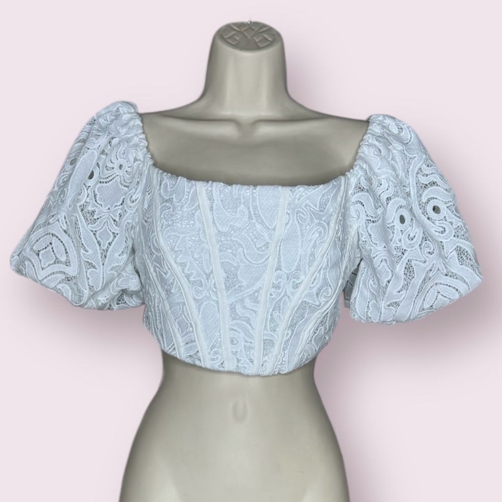 A.Peach Lace Cropped Top